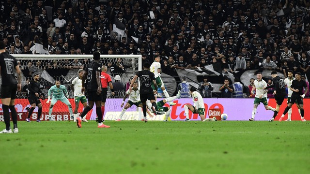 FIM DE JOGO! Palmeiras joga mal, desperdiça chances e perde dérbi para o Corinthians