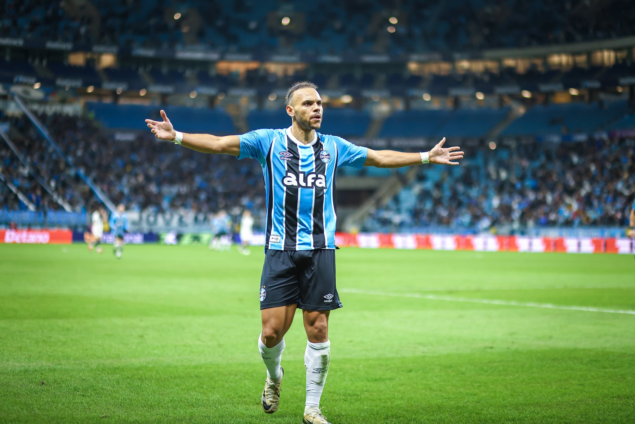 À vontade no Grêmio, Braithwaite brinca com Ancelotti; entenda
