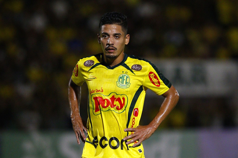 DE SAÍDA? Cruzeiro negocia transferência de volante para equipe da Série A!