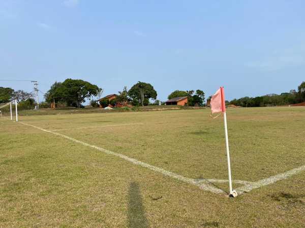 Araruama reconstrói equipe feminina e enfrenta Flamengo em estreia no futebol.
