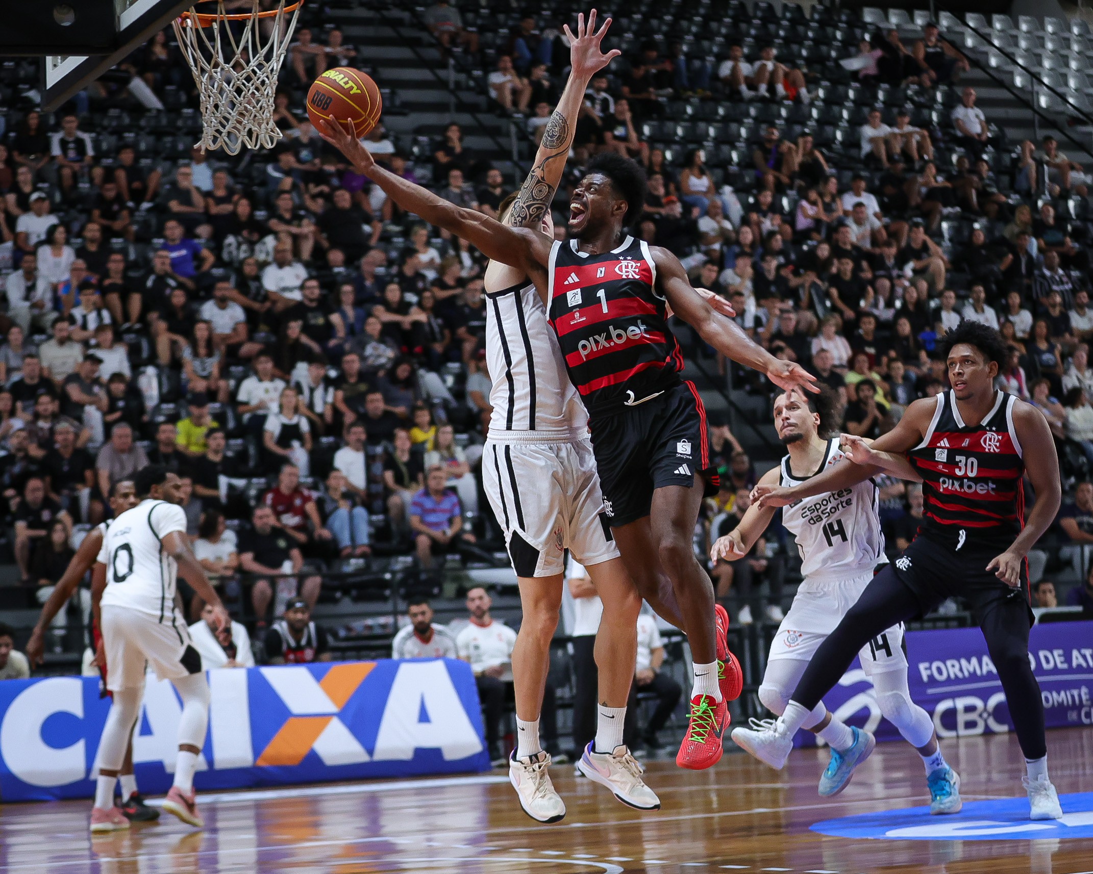 Flamengo avança para semifinal do NBB após vitória emocionante sobre Corinthians.