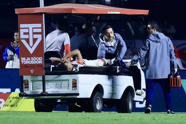 Alisson se submeteu a cirurgia no tornozelo na manhã da última quinta