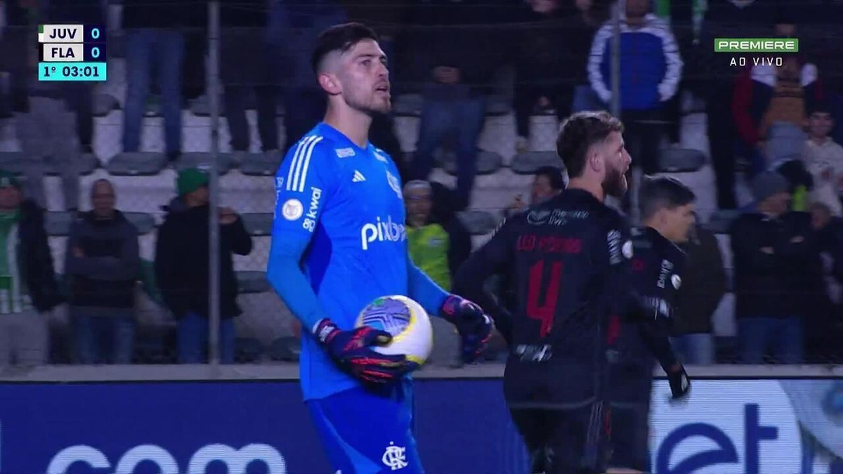 Rossi, do Flamengo, provoca jogadores do Juventude com domínio prolongado da bola