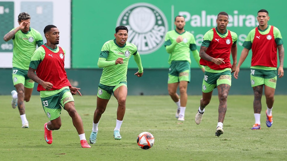Rony durante treino do Palmeiras na Academia de Futebol — Foto: Cesar Greco
