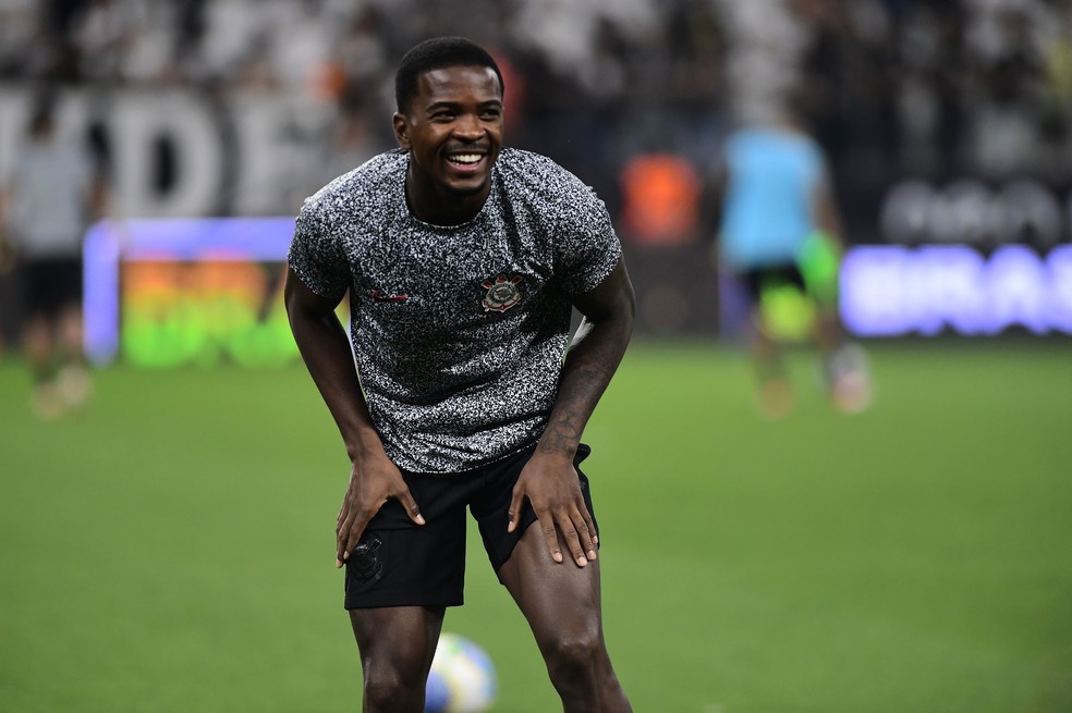 Cacá deve assinar contrato válido por quatro anos com o Corinthians  — Foto: Marcos Ribolli