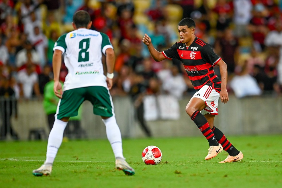 Igor Jesus em ação pelo profissional do Flamengo — Foto: Gilvan de Souza / CRF