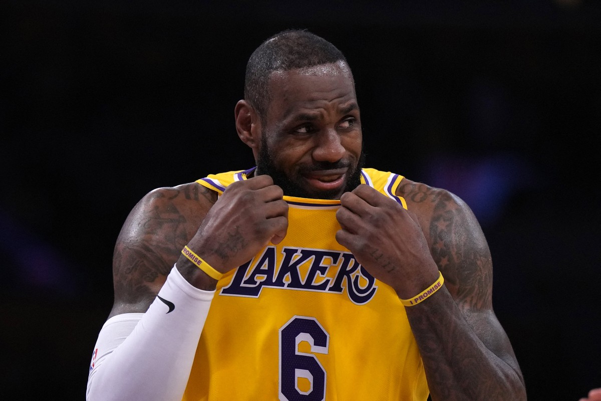Em noite inspirada de LeBron James, Lakers vencem o Sacramento