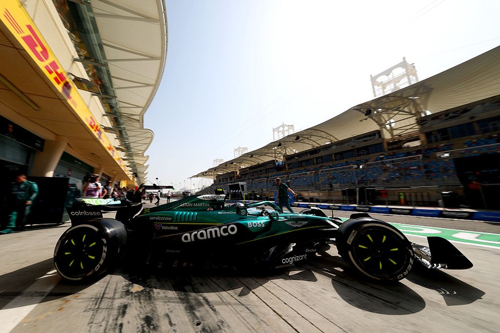 Felipe Drugovich no 1º treino livre do GP do Bahrein da F1 2025 — Foto: Zak Mauger/LAT Images