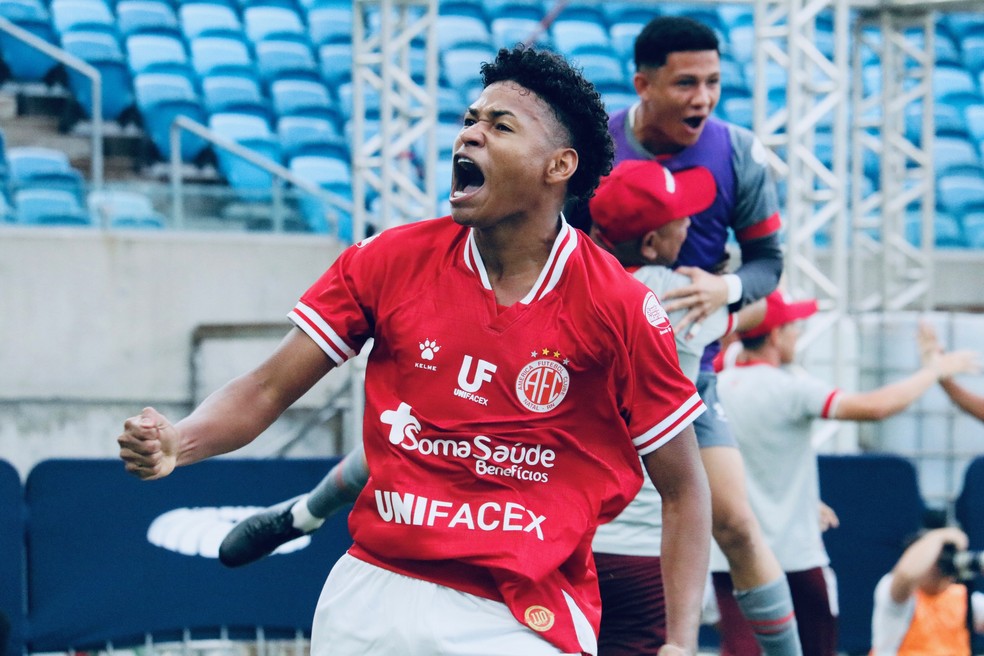 Elias foi relacionado em três jogos do América-RN no Campeonato Potiguar, mas não chegou a jogar — Foto: Augusto César Gomes