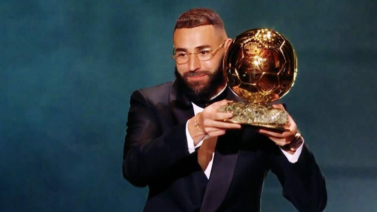 Benzema conquista Bola de Ouro de melhor jogador do mundo