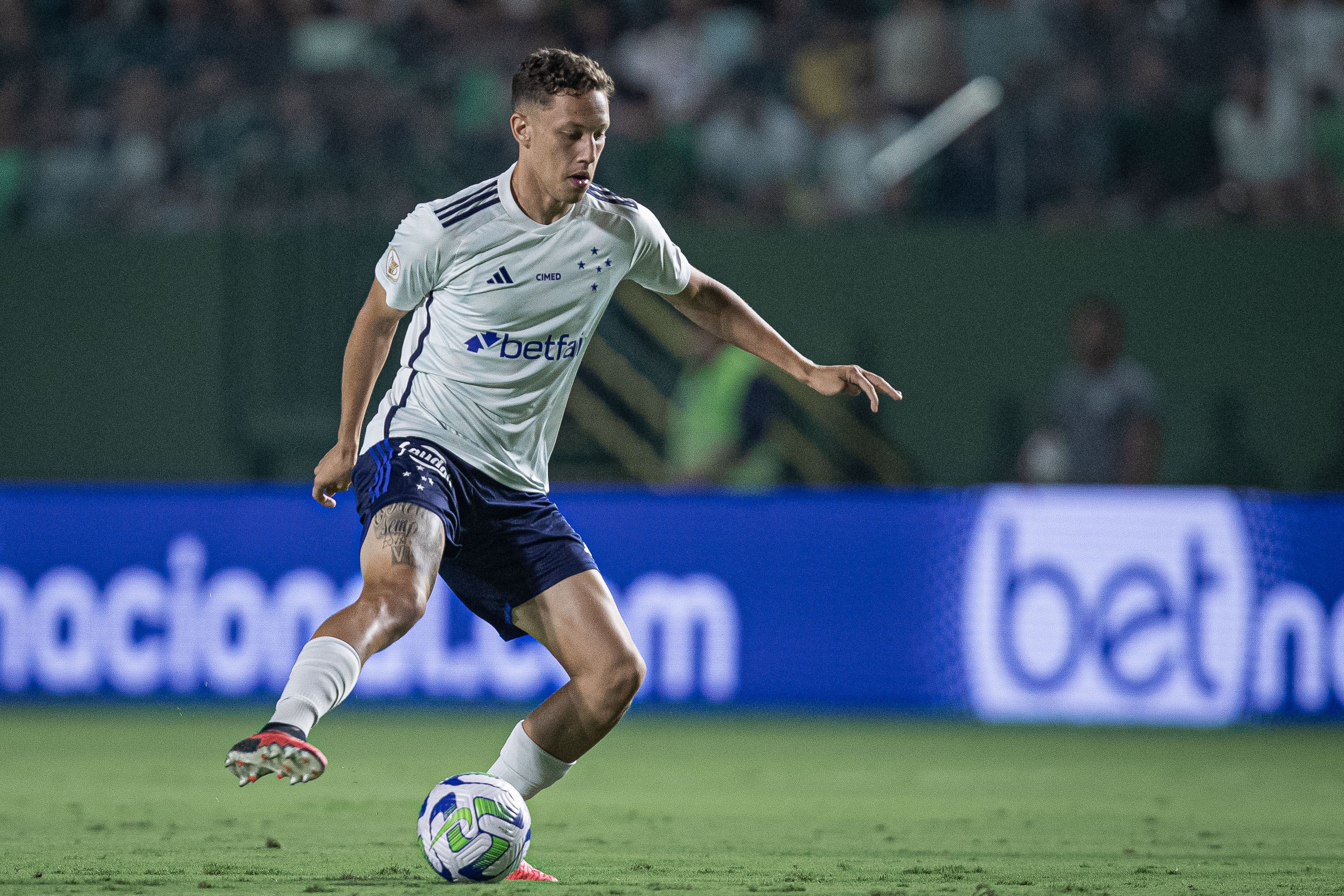 Transição para a Europa: Cruzeiro negocia volante Ian Luccas por cerca de R$ 6 milhões