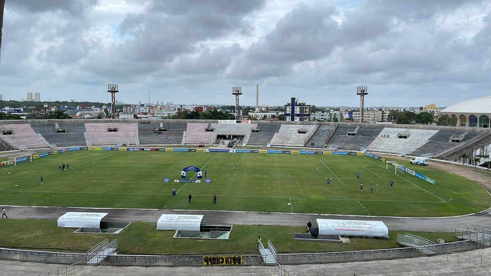 Est�dio Almeid�o, palco do duelo entre Botafogo-PB e Nacional de Patos � Foto: Pedro Alves/ge