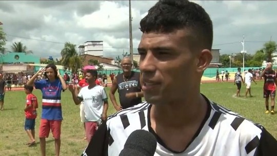 Do banco à taça: Douglas sai da reserva para garantir título da Copa Campina ao São Domingos - Foto: (Reprodução / TV Paraíba)
