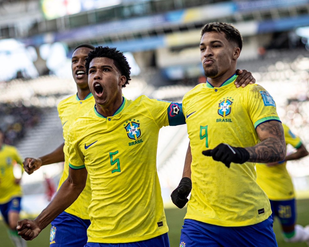 Marcos Leonardo e Andrey foram os destaques da vitória do Brasil — Foto: Pedro Vale / Foto FC