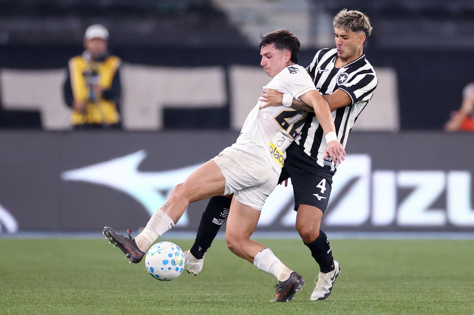 Mateo Ponte completa 100 jogos pelo Botafogo: "Nome marcado na história"