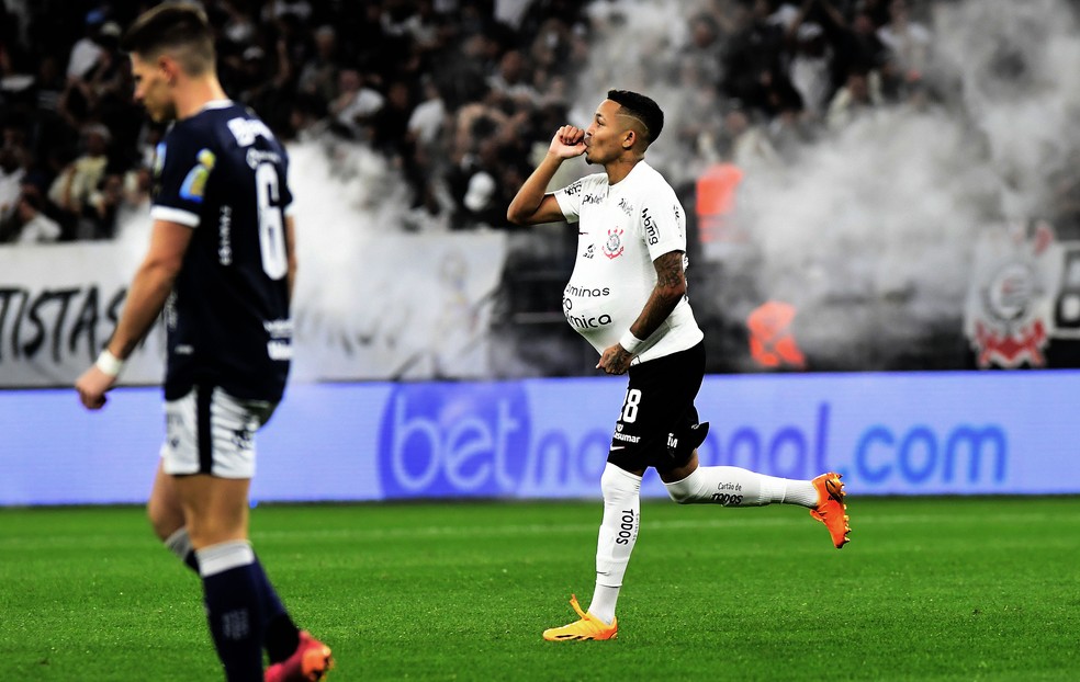 Adson em ação pelo Corinthians em 2023  — Foto: Marcos Ribolli