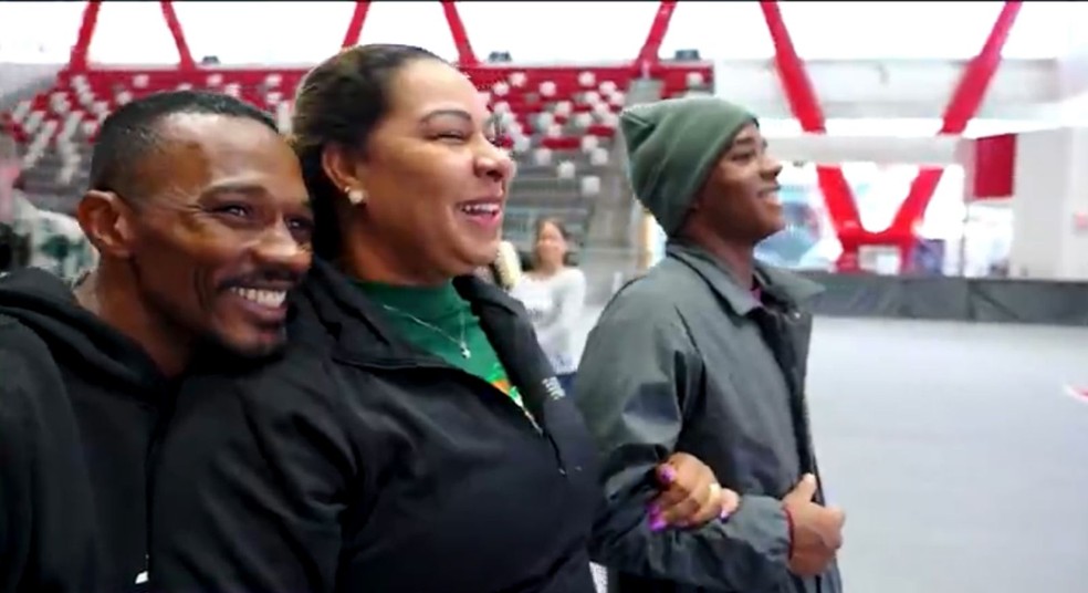 Douglas, Cintia e Endrick em Boston, nos Estados Unidos — Foto: TV Globo