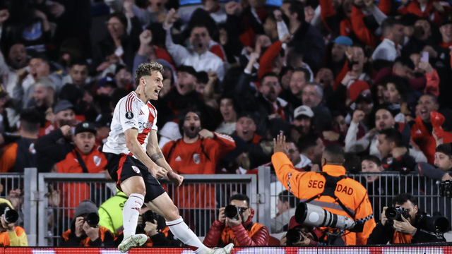 Colidio comemora o gol marcado pelo River Plate contra o Colo-Colo, pela Libertadores