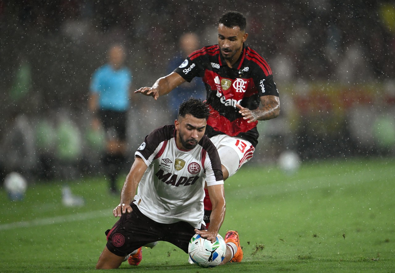 Danilo pede compromisso e responsabilidade após vice do Flamengo na Recopa