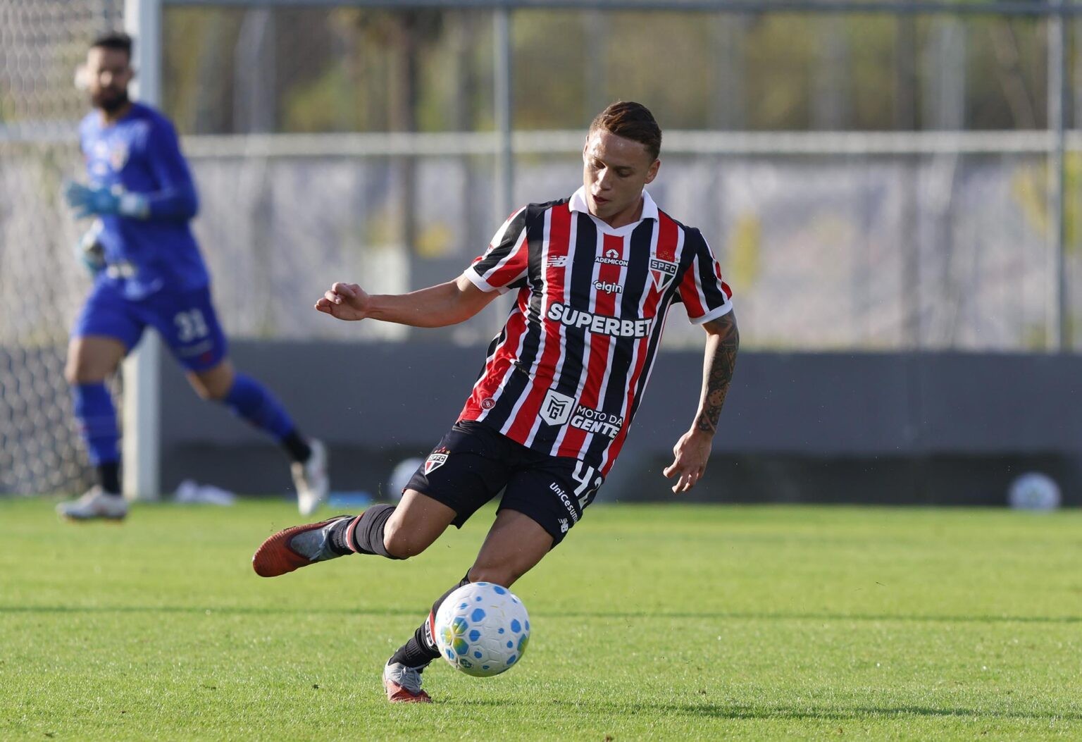 São Paulo empresta lateral Maik ao Dukla, da Eslováquia