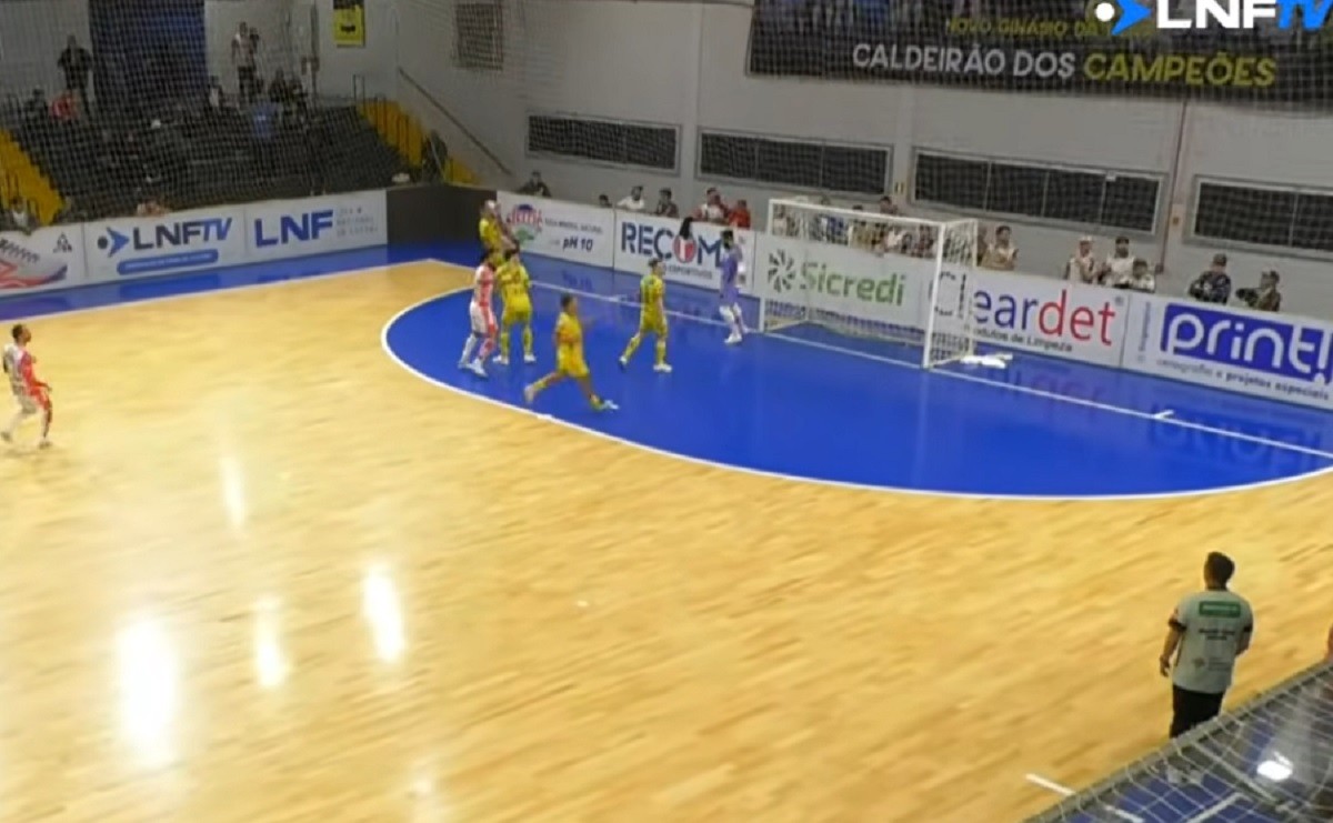 Praia Clube sai na frente, mas Cascavel busca empate pela Liga Nacional de Futsal