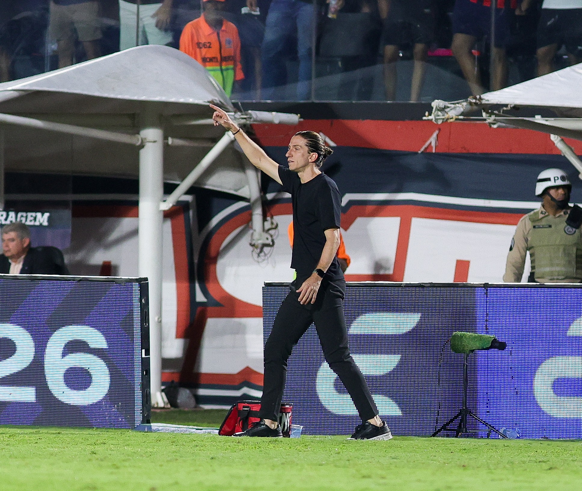 Filipe Luís ressalta triunfo do Flamengo, mas critica falta de controle no jogo