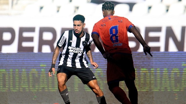 Kauê em ação contra o Audax