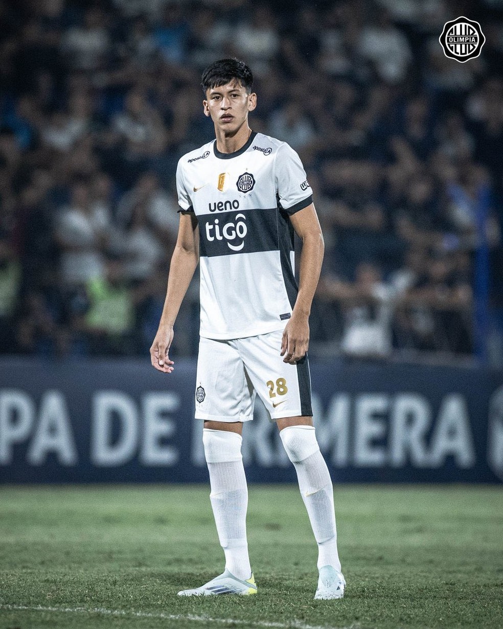 Brayan Grance, do Olimpia, viajou ao Brasil para acertar com o Vasco  Foto: Reproduo