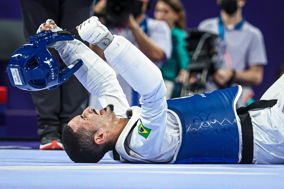 Edival Pontes, também conhecido como "Netinho”, ganha a medalha de bronze no taekwondo — Foto: Wander Roberto/COB