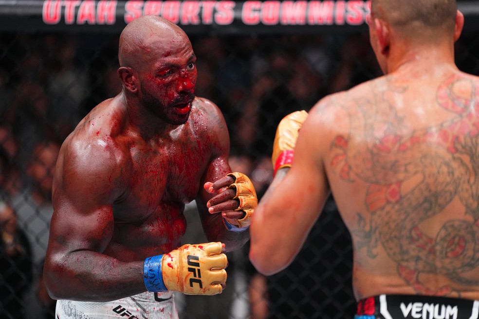 Alex Pereira venceu Khalil Rountree Jr. por nocaute técnico no 4° round — Foto: Jeff Bottari/Zuffa LLC