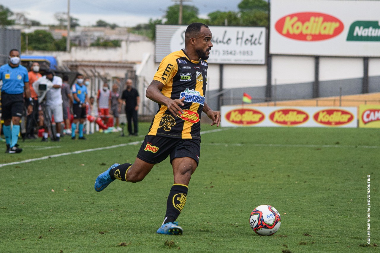 Com sete acessos na carreira, sergipano Cléo Silva é o novo reforço do Confiança