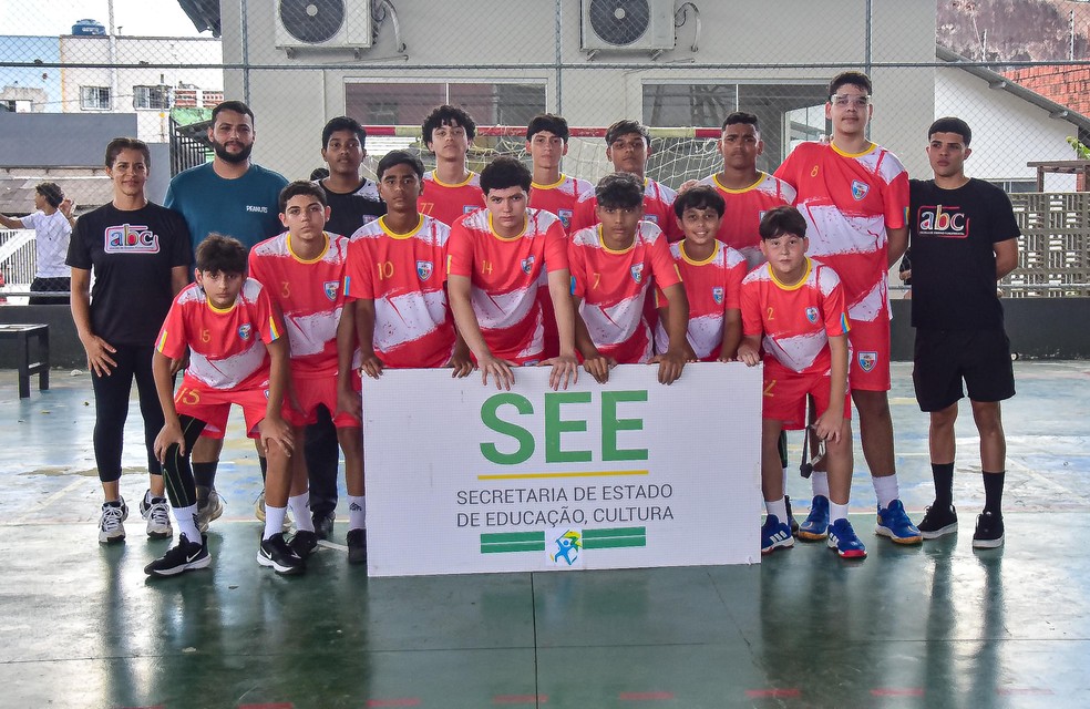 Escola ABC campeã da fase municipal de handebol masculino sub-14 dos Jogos Estudantis do Acre — Foto: Divulgação/SEE e Fach