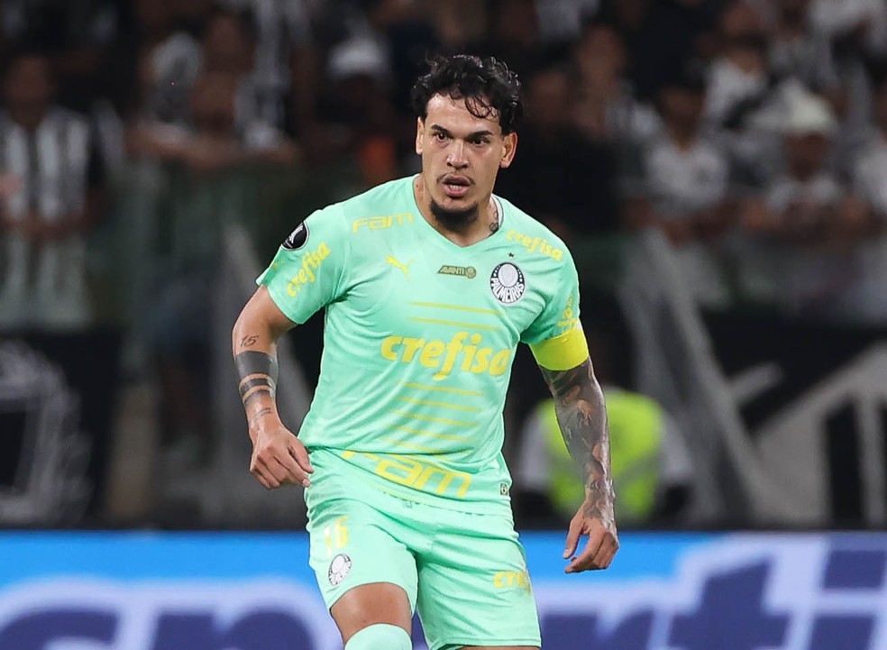 Gómez celebra retorno ao Palmeiras e projeta sequência de jogos: 'Agora  minha cabeça está aqui
