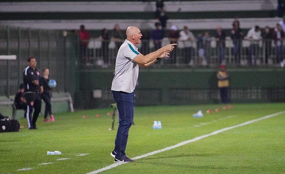 AO VIVO: Gilmar Dal Pozzo é apresentado na Arena Condá - Rádio Chapecó FM