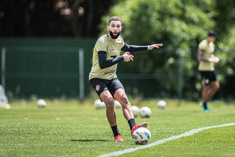 Wagner Leonardo em treino do Vitória — Foto: Victor Ferreira/EC Vitória
