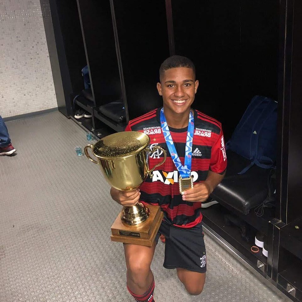 Samuel Lino foi campe&atilde;o carioca sub-20 pelo Flamengo &mdash; Foto: Divulga&ccedil;&atilde;o