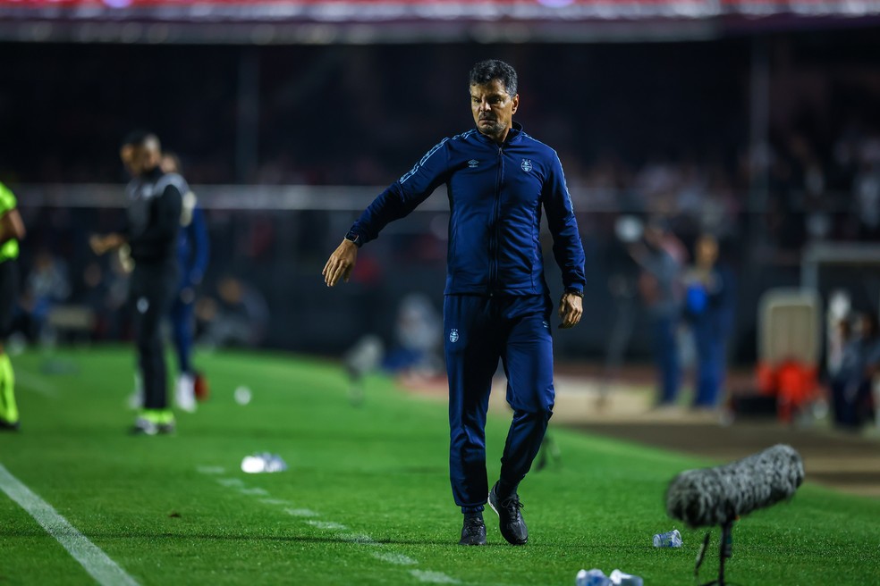 Alexandre Mendes na derrota do Grêmio para o São Paulo — Foto: Lucas Uebel/Grêmio FBPA