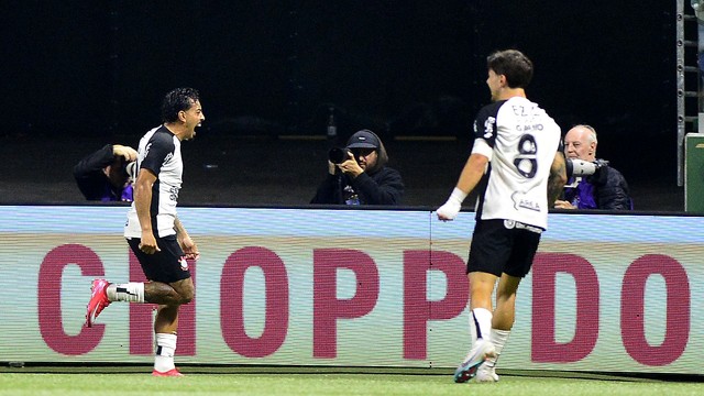 Matheus Bidu comemora gol do Corinthians contra o Palmeiras no Allianz Parque pelas oitavas de final da Copa do Brasil