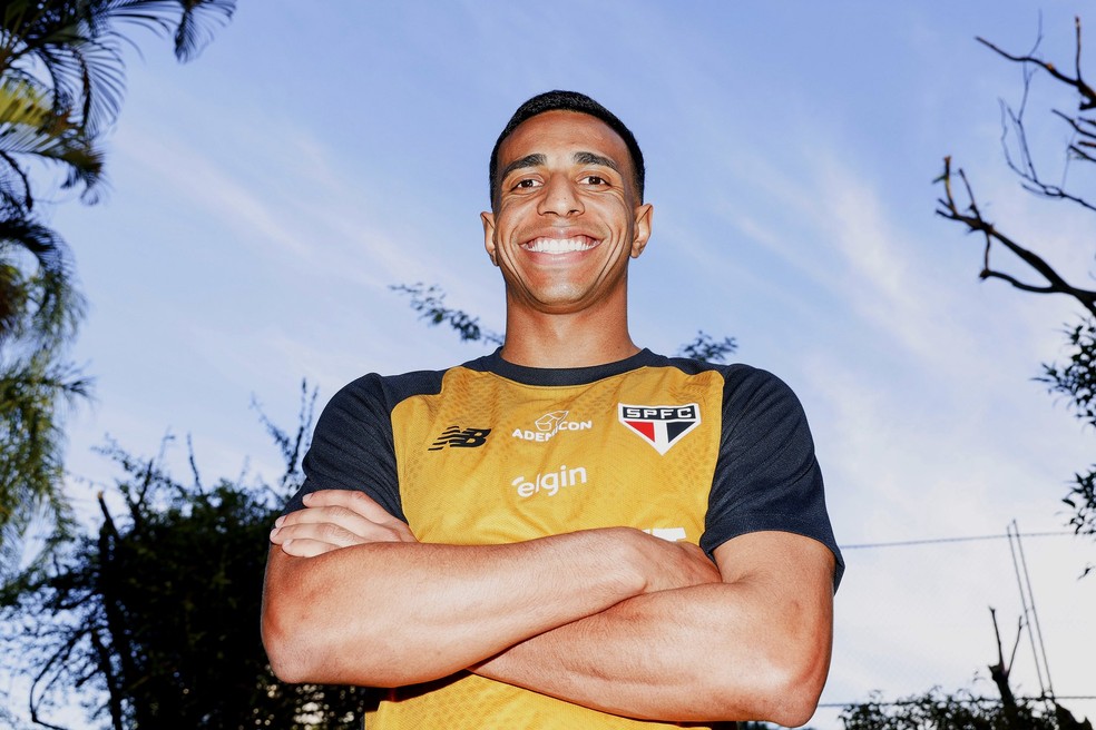 SOLUÇÃO NO ATAQUE! Victor Sá chega para resolver carência e aumentar opções de Dorival no SPFC