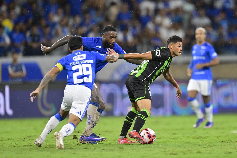 Após vitória no clássico, Tite banca estilo de jogo e fala em equilíbrio no Cruzeiro