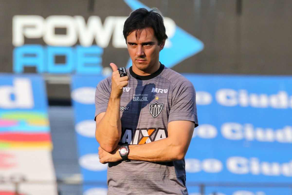Larghi esconde time do Galo para domingo e despista sobre saídas de Guedes e Danilo