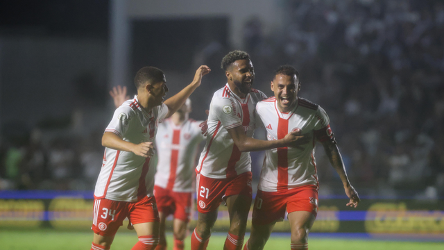 Wesley comemora gol em Vasco x Inter