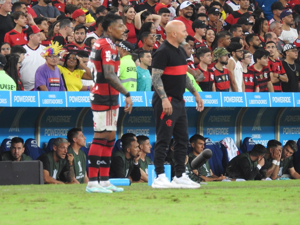 Marinho foi titular no primeiro jogo de Sampaoli &agrave; frente do Flamengo &mdash; Foto: Fred Gomes