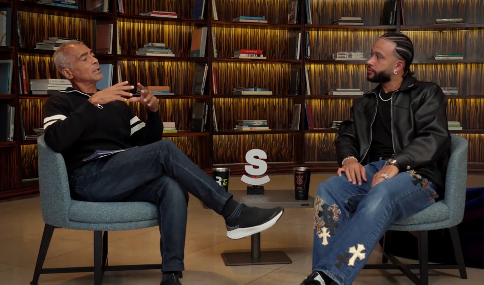 Romário entrevista Memphis Depay, atacante do Corinthians — Foto: Reprodução/Youtube