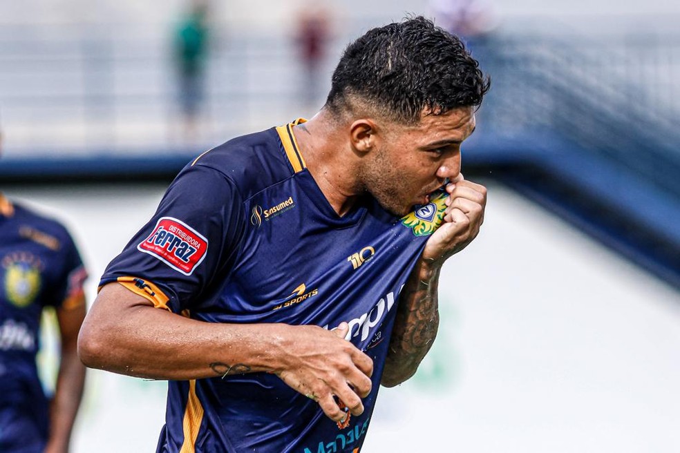 Iury Tanque marcou pela primeira vez com a camisa do Nacional — Foto: João Normando