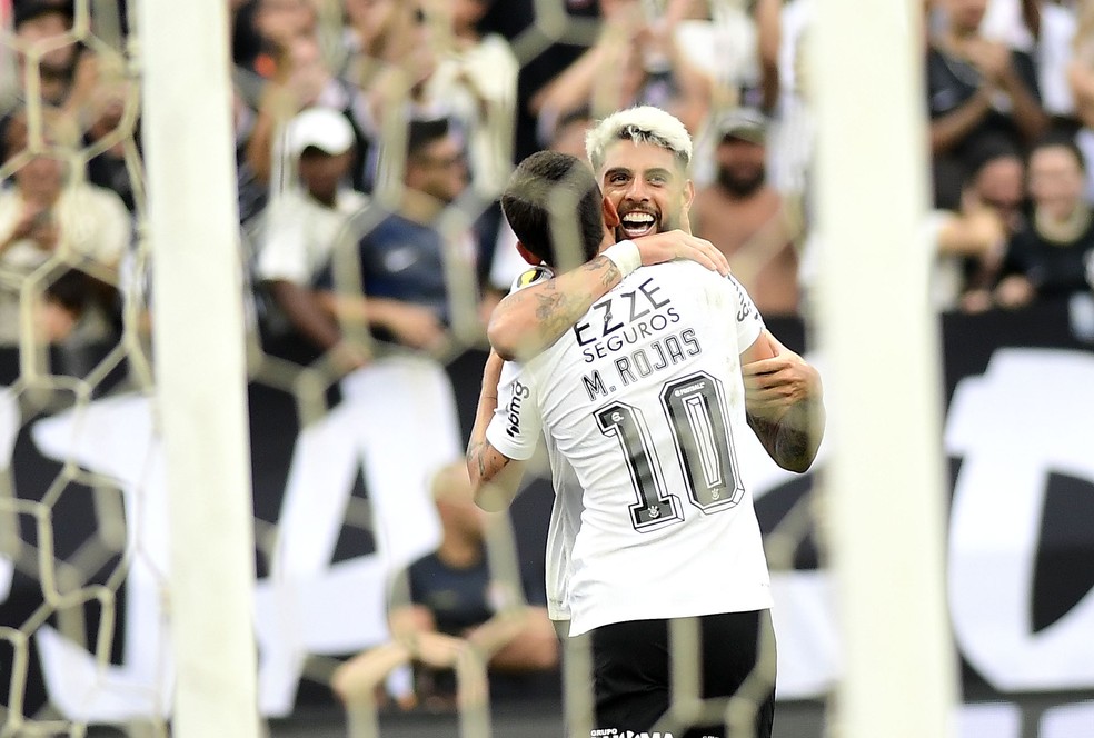 Yuri Alberto comemora gol em Corinthians x Portuguesa — Foto: Marcos Ribolli