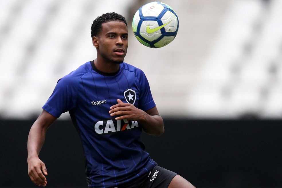 Ezequiel foi revelado pelo Botafogo em 2017 — Foto: Vitor Silva/SSPress/Botafogo