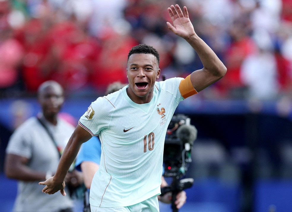 Mbabpé comemora gol na vitória da França sobre Marrocos, pelas quartas da Copa — Foto: Reuters
