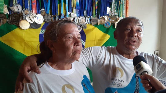 Avós se emocionam com liberaçãopixbet basquetevelocista brasileiro para correrpixbet basqueteParis
