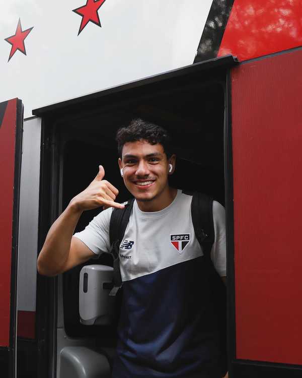 Treino final do São Paulo antes da viagem para Belém na Copa do Brasil.
